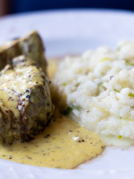 Risoto de Alho-poró com Filé ao Molho de Mostarda